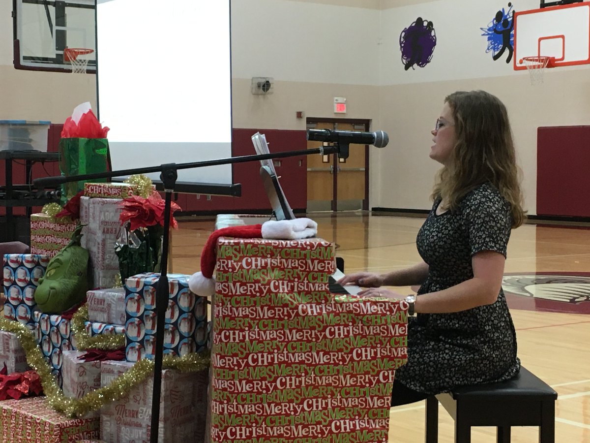 TritonElementa1's tweet photo. Triton Elementary ending our last day before Winter Break with a Sing-along lead by Mrs. Meyers!  Happy Holidays for Triton Elementary to our students, families and staff.
#wearetriton https://t.co/7WTbOwdjLD