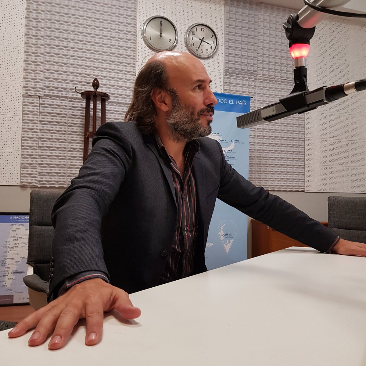 (AHORA) Rememoramos la visita de Carlos Nuñez, flautista y gaitero gallego quien estuvo por el estudio de <a href="/NacionalAM870/">Radio Nacional AM 870</a> el 2 de octubre en el marco de su gira por el país. También tocó con <a href="/MarceloDellamea/">Marcelo Dellamea</a>
cc <a href="/SoyCarlaRuiz/">Carla Ruiz</a> <a href="/osvaldobazan/">OB</a>