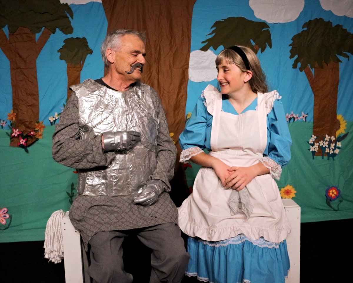 MerlynTheatre's tweet photo. Alice and the White Knight in "THROUGH THE LOOKING-GLASS" (December 26 to 30). Reserve your tickets today for this holiday play for the WHOLE FAMILY! https://t.co/hjGMbrbFov #WpgTheatre https://t.co/eaFgoDXdIN