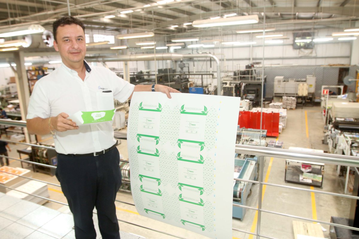 DirMegamedia's tweet photo. EXPANDE SUS HORIZONTES | Cajas, bolsas y papel para regalos, así como charolas y contenedores para alimentos figuran entre los nuevos productos que #Uniprint, unidad de negocios de #Megamedia, introduce en el mercado: https://t.co/bIJpa6BsW5 #DYInforma https://t.co/S4AEok4kC8 https://t.co/WK1VpnrcYN