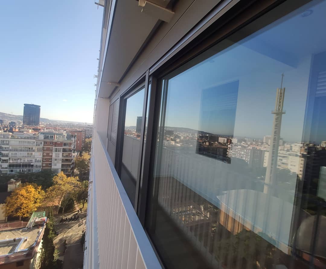 Obertures's tweet image. Reforma d'habitatge a Barcelona amb fusteries d'alumini Kline.
Llum, confort i disseny ✔️
🔲
Reforma de vivienda en Barcelona con cerramientos de aluminio Kline.
Luz, confort y diseño ✔️
Obertures ⭐ ⭐ ⭐ ⭐ ⭐ 
#aluminio #alumini #aluminium  #kline #laventanaluminosa