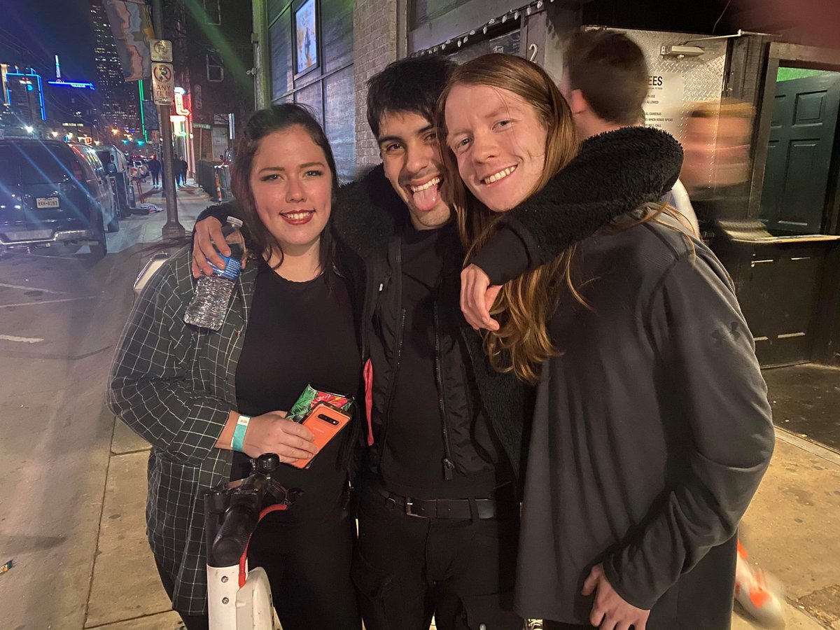 TheTaylorReneeS's tweet photo. Also got to meet Andy🤩🤩 #crownthempire #treesdallas https://t.co/9RvHtnk7xb