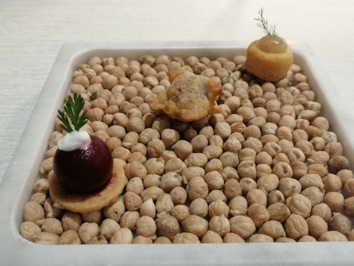LaConsiglieria's tweet photo. .@eventilaspezia
..stasera mi regalo una serata #Extra a #Carrara chef #cuccurullo e #folini @guideMichelinFR
#barbabietola #melanzana #pera e tartare di manzo con aria di #mare e caviale
#buonaserata anche se fuori diluvia
@viaggimperfetti @anboemo @GPiziarte @ilgastronauta https://t.co/WFnvqJ5Y8T