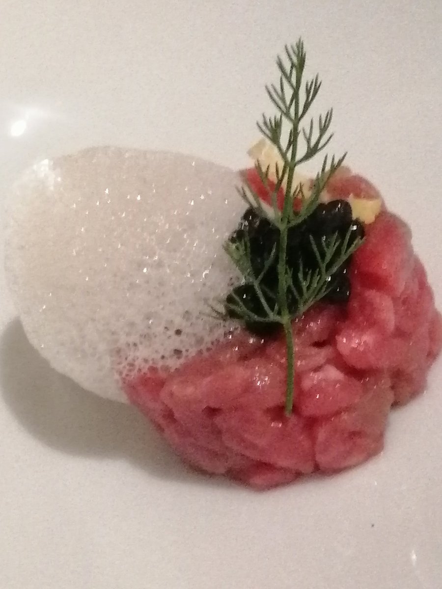 LaConsiglieria's tweet photo. .@eventilaspezia
..stasera mi regalo una serata #Extra a #Carrara chef #cuccurullo e #folini @guideMichelinFR
#barbabietola #melanzana #pera e tartare di manzo con aria di #mare e caviale
#buonaserata anche se fuori diluvia
@viaggimperfetti @anboemo @GPiziarte @ilgastronauta https://t.co/WFnvqJ5Y8T