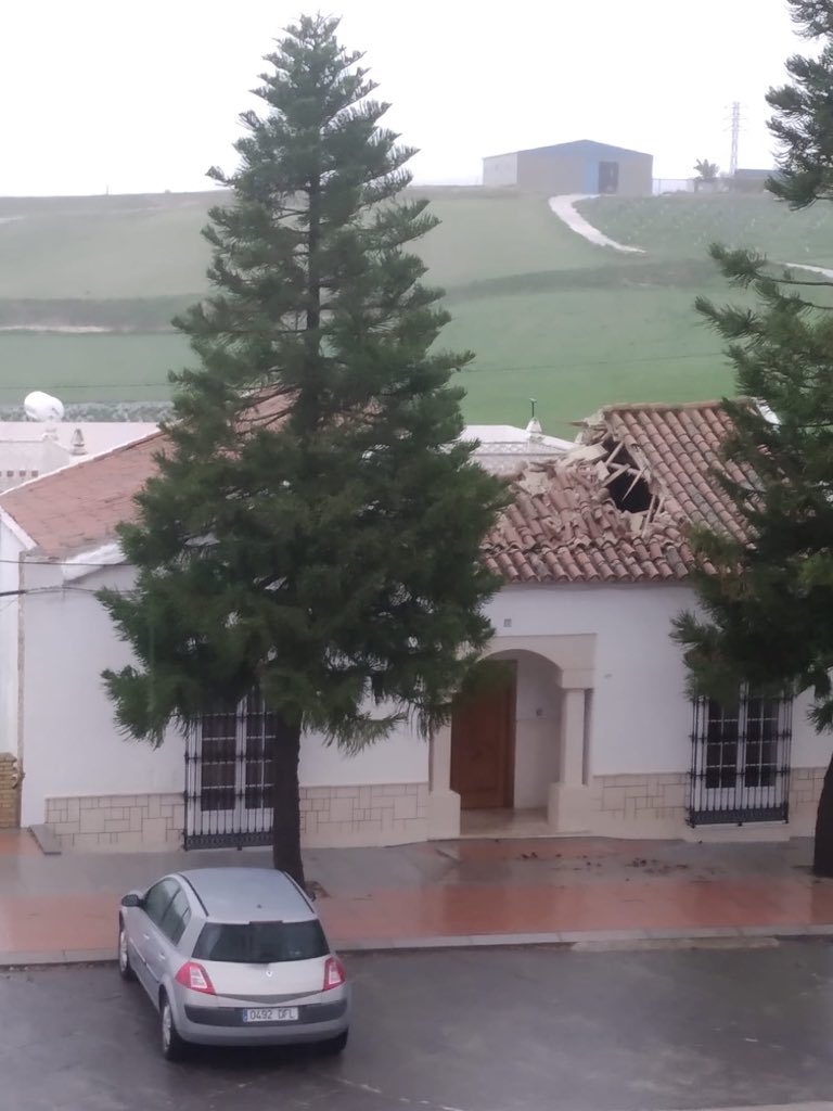 Estepanoticias's tweet photo. Los efectos del temporal en Estepa(sevilla)⛈ https://t.co/QSUOkCIS1N