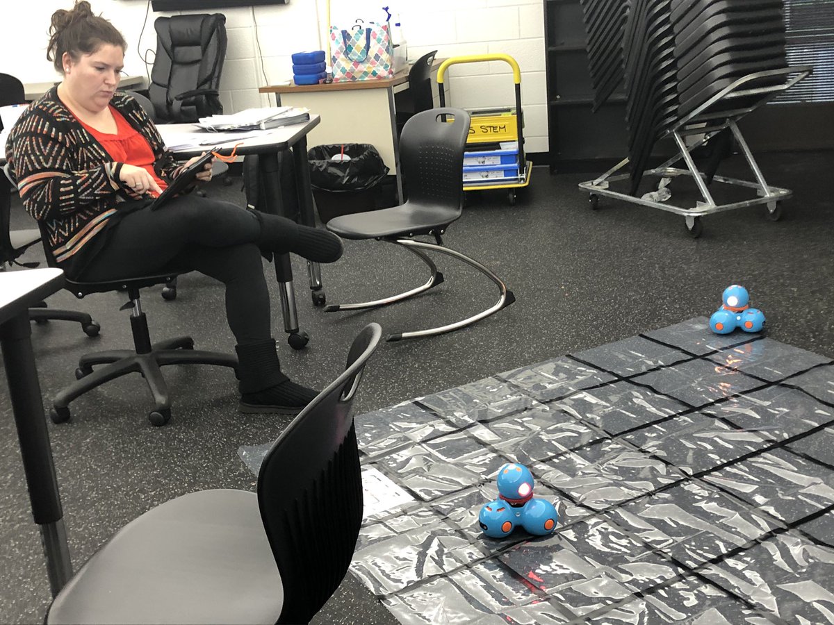 alynszymanski's tweet photo. Our dedicated teachers are learning new tech tools even on the Friday before a long break! #CCSSTEM teachers are lifelong learners! #leadlearner https://t.co/iTnNt0Xmrc