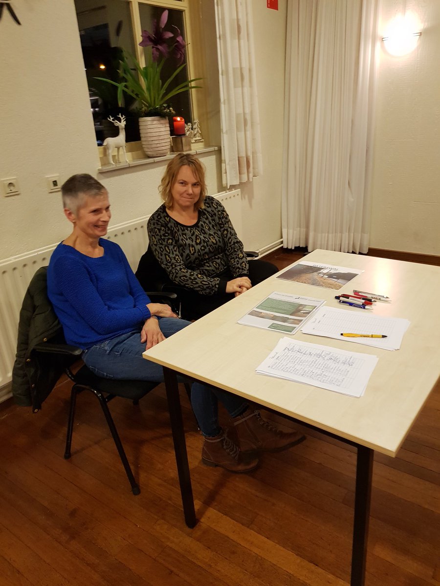 MarthaAbbema's tweet photo. In het sfeervolle kerkje van Bruinehaar is vanavond de handtekeningenactie voor het fietspad langs de Gravenlandweg en de Paterswal gestart.
Het begin is er... https://t.co/EjfVMnxNVy