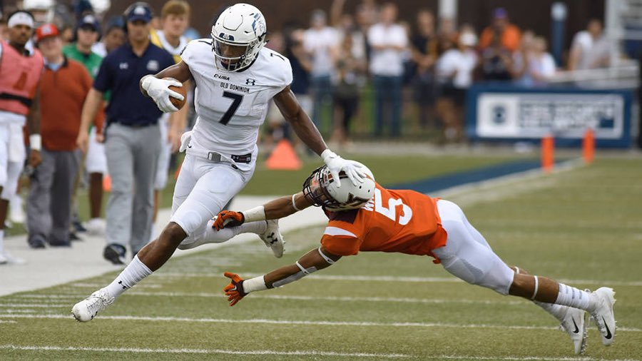 Jaylen_Jones6's tweet photo. After a great phone call with Coach Dupuis, I’m truly blessed to receive my first offer from Old Dominion University! @mark_dup @CRF4Dan @BrianDohn247 @ODUFootball @TJCoachPJ https://t.co/Z6EGgrbo7P