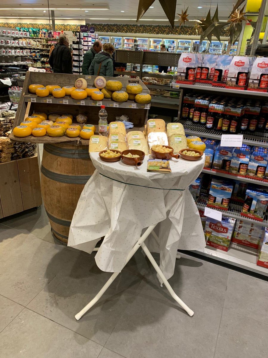 Wezenspyk's tweet image. Vanavond stond @NIETGERING @PLUSHooijschuur met onze #boerenkaas.#proeven #kerst #smaak #ambacht #gezellig