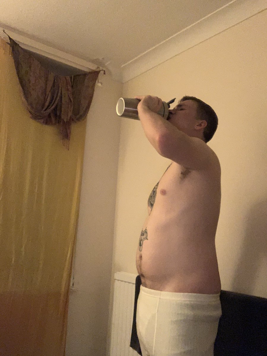HashBoyy420's tweet photo. POV you catch your mums overweight boyfriend chugging your chocolate milk In the night https://t.co/EJjhbI9K6J