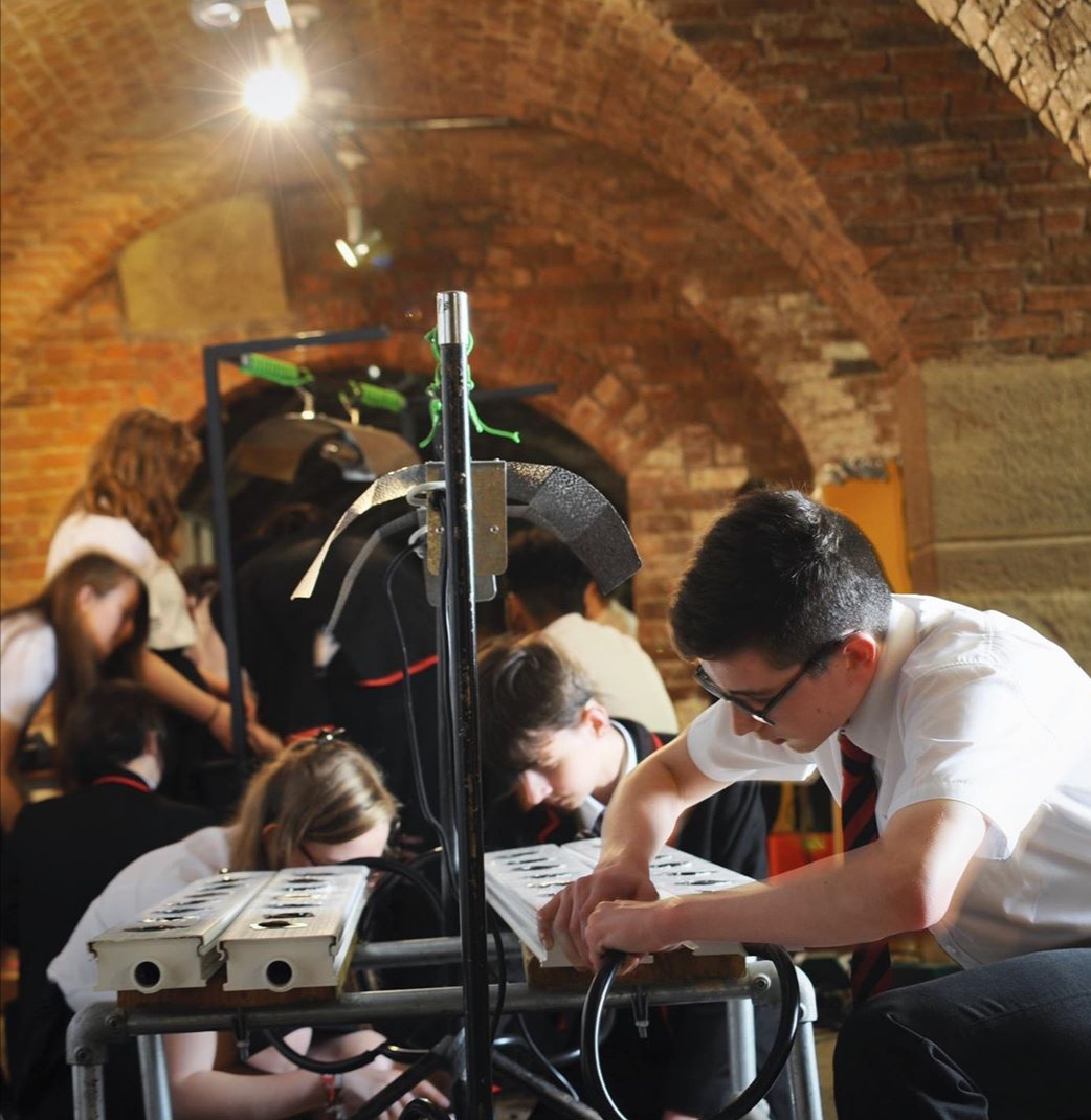 FarmUrbanUK's tweet photo. 🎶 School’s out for … Christmas! 🎶 The @lifesciencesUTC students have ended the term showcasing their #STEAM projects with our #FutureFoodChallenge teams impressing with their grasp on the science of aquaponics. Can’t wait to see their business ideas take shape after Christmas. https://t.co/hntKWbDerx
