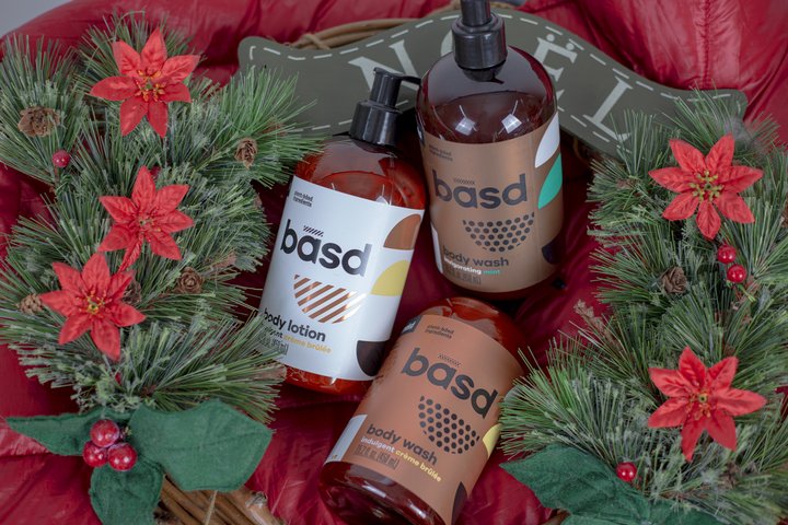 lierreca's tweet photo. Glow during the Holidays with Basd.🤤These mint and creme brulee scents will put you in a festive mood.

Ps: It is vegan and it could do a great gift😼

#FridayThoughts #FridayMotivation #fridaymorning #FridayVibes
https://t.co/raPMPkQMRx https://t.co/ECvLmhWp89
