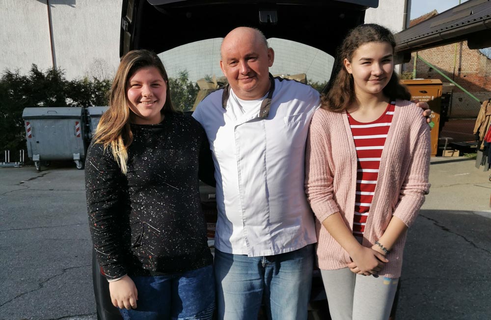 KULTURA DARIVANJA
Božićna akcija u Osnovnoj školi Mirka Pereša u Kapeli
Dobrotvorna akcija u matičnoj i u pet područnih škola donijela je 150 kg hrane u Pučku kuhinju
bit.ly/35GFkE0