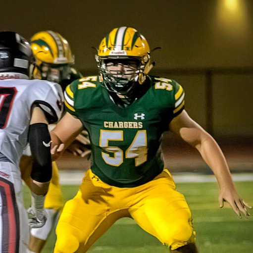 Congratulations to OL <a href="/The_Dozer54/">Ryan Easterday</a> on being selected to the O.C. Register's All-County Team! #proudtobeacharger ocregister.com/2019/12/20/all…