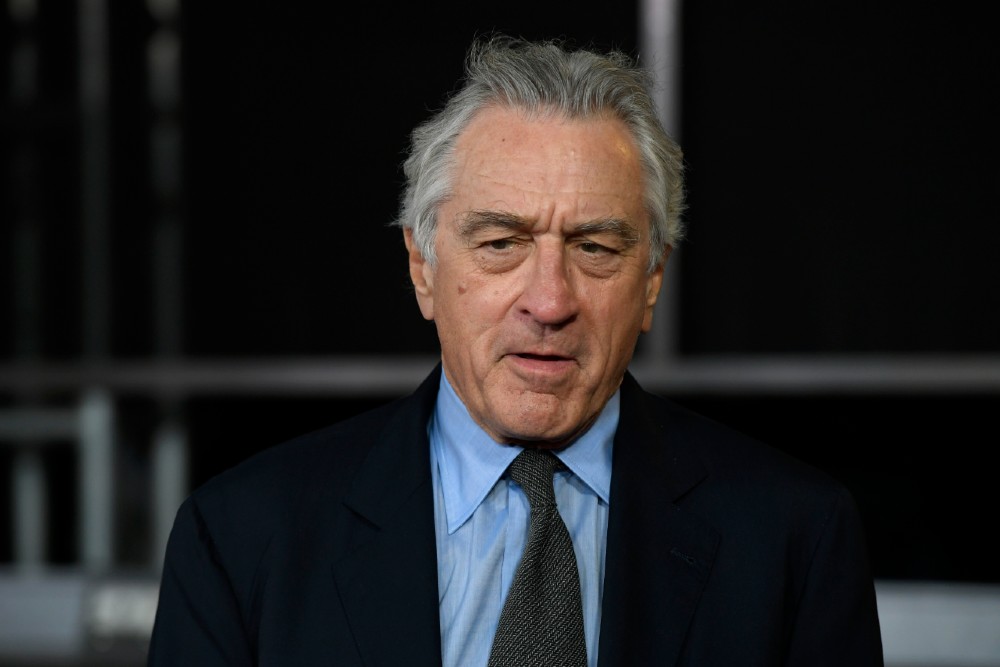 Robert De Niro openly fantasizes about hitting Donald Trump in the face with a bag of feces trib.al/Qtl9m7Y