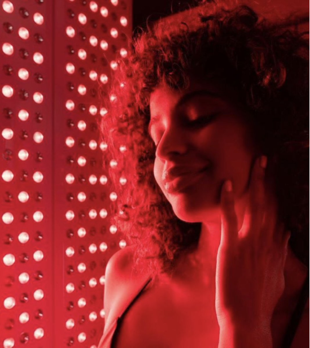 skiptiyourstuff's tweet photo. Winter weather getting you down? Rejuvenate yourself w/ Joovv Red Light Therapy. Prepare for the final hectic days before Xmas w/ the healing power of Red Light Therapy. Try out the Joovv today with Skipti #12DaysofSkipti. For more of our 2019 faves visit: https://t.co/RVYQDxyAMy https://t.co/uSaDaR1e4u