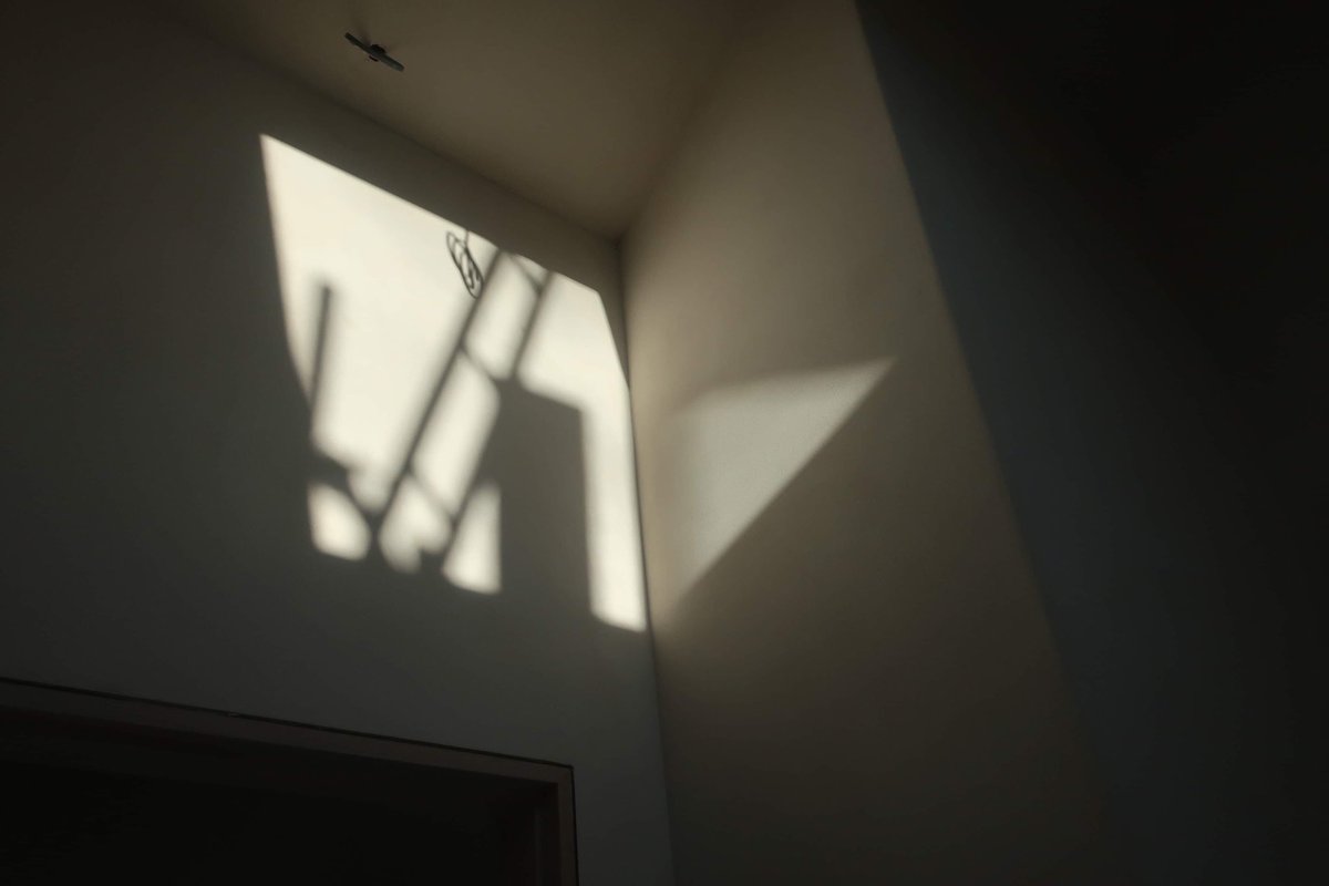 UKClayworks's tweet image. The shadows of construction. 
On site of a stunning farmhouse renovation in Cornwall today where the emphasis is on a fabric first, natural materials rebuild.
#retrofitfirst #lowcarbon