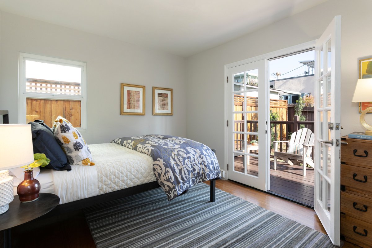grubbco's tweet photo. Refreshed & reimagined central Berkeley home with stylish updates:
https://t.co/JzqOvhAUqY
#berkeley #livingroom #diningroom #kitchen #realestate #berkeleyhome #leadingre https://t.co/InvnulLGld