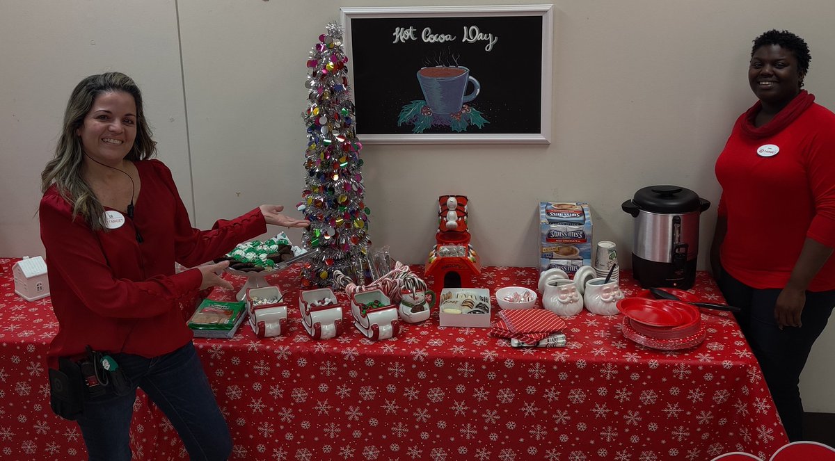 KrissiValentin's tweet photo. Just a little recognition for my peer @MartinoUliana ! Thank you for everything you and your HR ladies do keep the team warm and happy through the season! #worksomewhereyoulove #hotcocoaday #T1281 #thedreamtram @KatieMcG2180 @laobrien924 @yeboa003 https://t.co/echZEm0if3