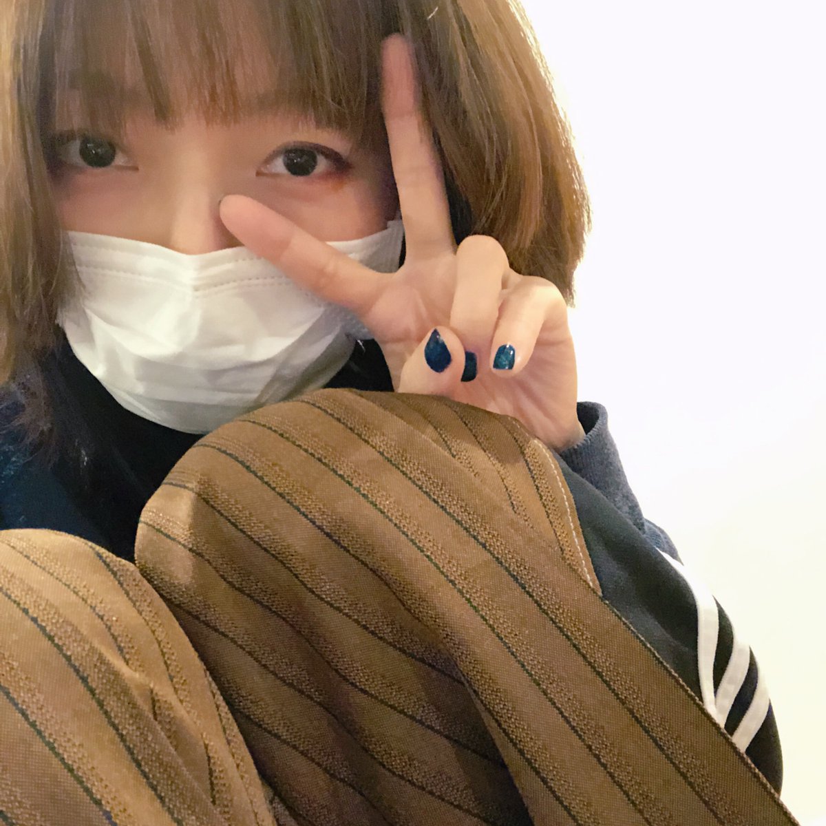 Aiko Official On Twitter ただいまー 最近忙しい 色々不安だ 年末にmステspと紅白があるから本当は逃げ出したいくらい毎日緊張してる でも嬉しい 来年も沢山楽しいことが待ってるから待っててね みんな風邪引かないでねー