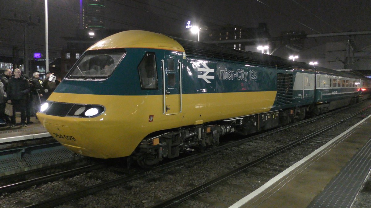 The HST Farewell film is now online, pay tribute to the Intercity 125 on the ECML that has become an legendary icon!! Here's the link: youtube.com/watch?v=TgEPZ8… 
#HSTFarewell #LetsGoRoundAgain @LNER #InterCity125 #HST @NetworkRailLDS #TrainsForAll #England #eastcoast #York #Leeds