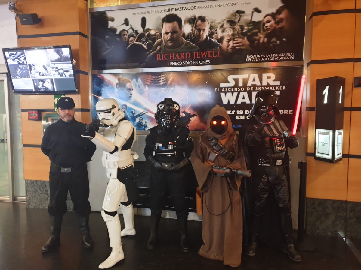 mk2cines's tweet photo. Tenemos visita en nuestro #CineSur Conquistadores de Badajoz para ver #StarWarsRiseofSkywalker #StarWars #ElAscensoDeSkywalker https://t.co/IoPOdBWTAR