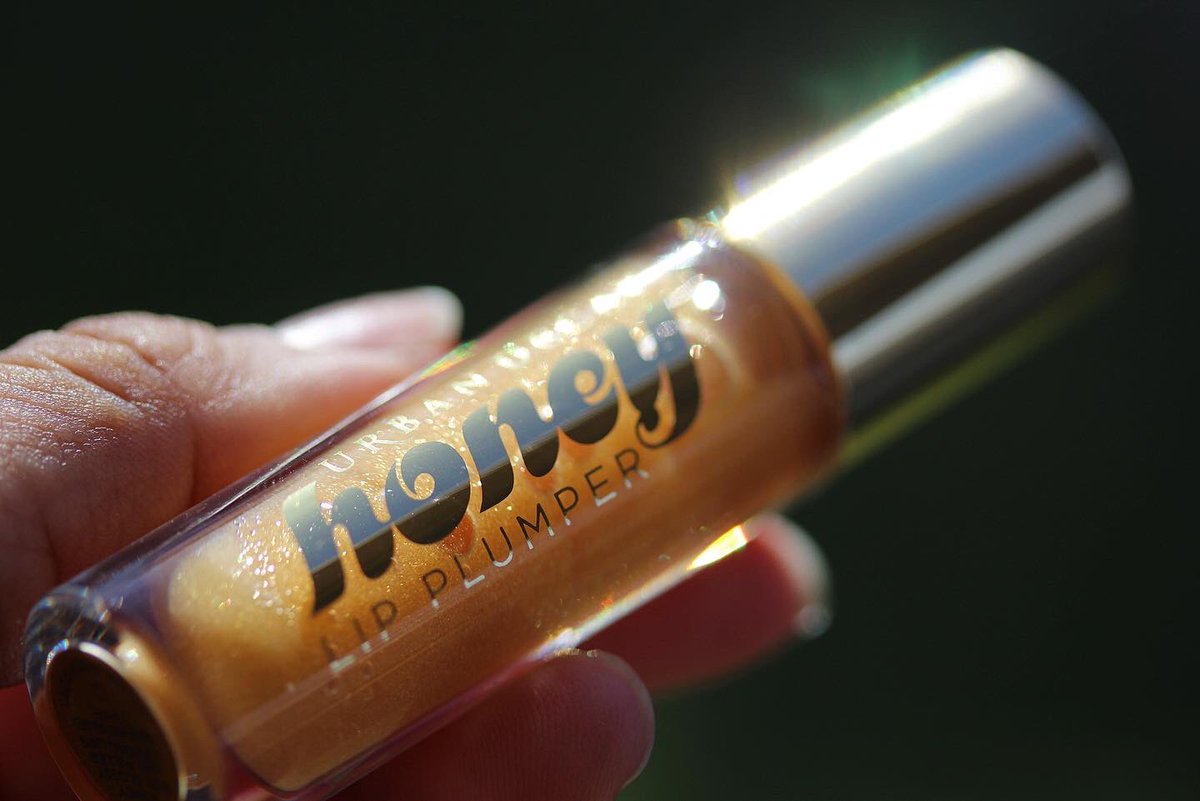 DneesyC's tweet photo. Product shots of @UrbanDecay Naked Honey Palette and Honey Lip Plumper🐝🍯✨📷 #makeupkey_ #urbandecay https://t.co/7EOHvjO8Dx