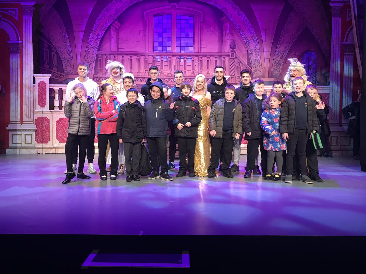 🎭 A few of the lads took in a showing of 'Cinderella' alongside Cedars Trust at the GIS on Thursday!

#HeedArmy ⚪️⚫️