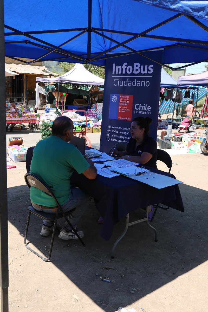 dos_segegob's tweet photo. El #InfoBus recorre #Chile y se detiene en la #RmdeTodos para acercar las políticas públicas a las personas; En #Conchalí se orientó por la #ConsultaIndividual, instancia para que ciudadanos expresen sus opiniones ¡Que nadie se reste de construir #ElChilequeQueremos! #DOS ✌🇨🇱 https://t.co/9UADSzAwyF