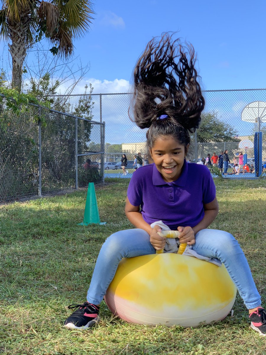 MrsCsAllStars's tweet photo. The last day before break was extra fun with field day! Thanks, @GKShadley and @MDEPE1 for the excellent exercise! #fieldday #bouncy #weeee #scootertag @MDE_Stars @collierschools https://t.co/TbNuhREkAa