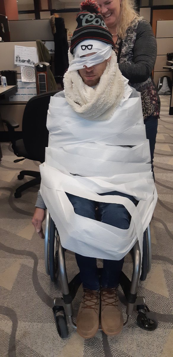 BlueAshes5's tweet photo. Who wore it best?!
Today's holiday event was toilet paper snow man. Though both look awesome, we think @BWAGG won this round! #toiletpapersnowman #HNCC #holidayevents #decemberteamcompetitions #ranoutofcarrots #bestteam https://t.co/04YnsaG5Uj
