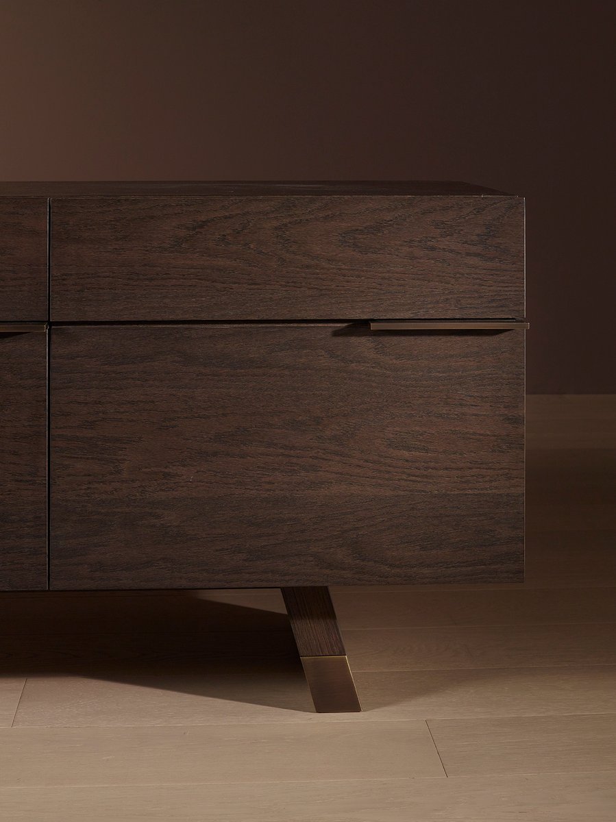 Passerini_com's tweet photo. The sleek Milano Sideboard makes a statement in your #diningroom and #livingroom. Handmade in #Italy, by expert artisans to the client's specifications.

#interiordesign #furniture #homedecor #furnituredesign  #homedesign #interiors #luxuryliving   #luxuryfurniture  #luxuryhomes https://t.co/C78CuBXEYQ