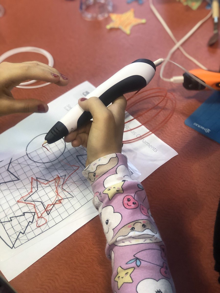 MsAmberASP's tweet photo. Another cool lesson today! Ornament making with 3D pens! 🖊 @bakerelembears @SteamyBakerBear #BakerASP #journeytoawe https://t.co/UsaU72vVGN