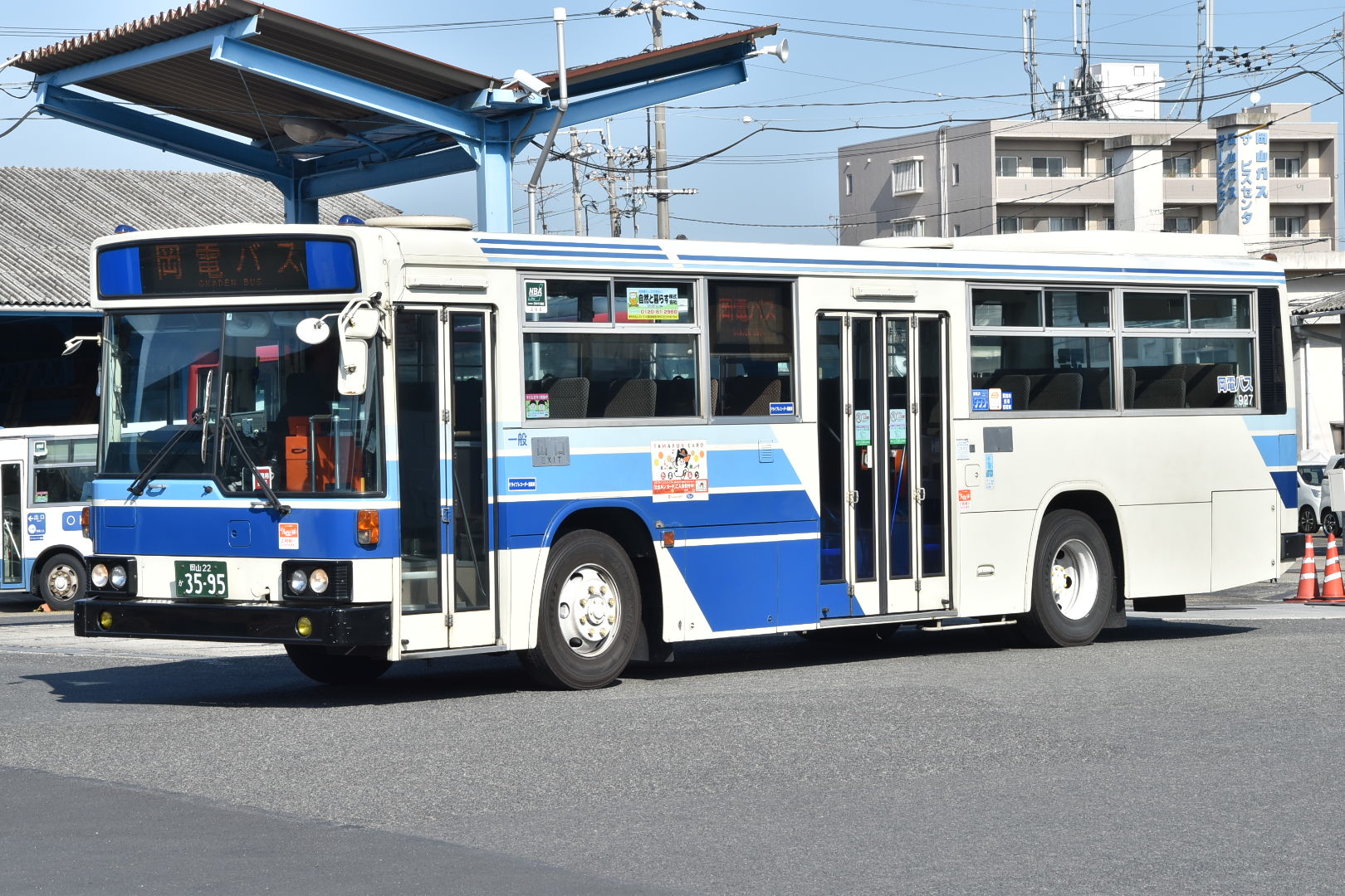 岡橋 福岡県北九州市小倉の紫川に架かる10の橋の一つ。 別名「水鳥の