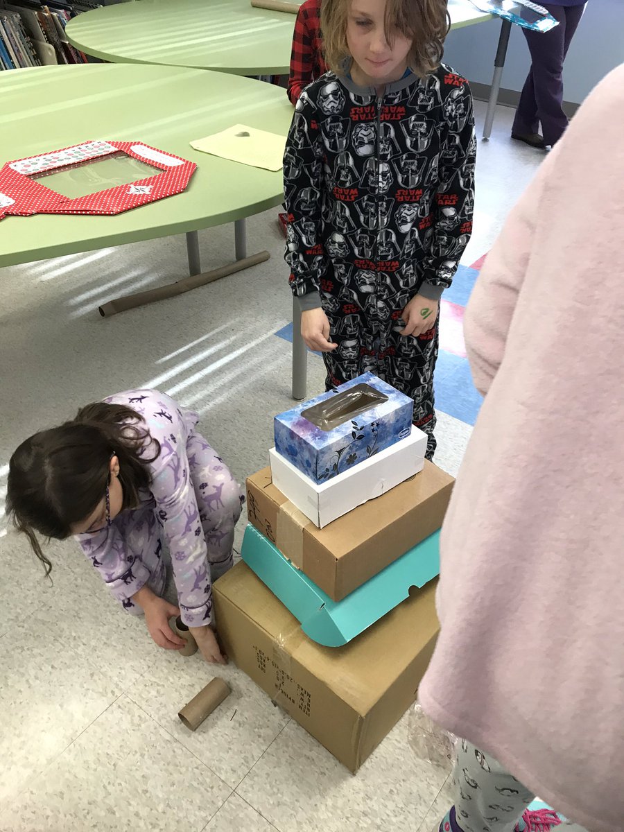 GabrielleLefe's tweet photo. Un avant midi de STEM/salle d’évasion! Beaucoup de collaboration et de créativité avant 2 semaines de vacance! @smbmerrickville @MmeHannah1 @LoriMcBelanger @JulieTerpstra @mylene_bigras @Isaarcenciel https://t.co/NGfBo3fQzC