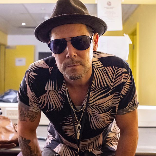 TheChrisBiss's tweet photo. The Dualers - Lead Singer
..
Two backstage photos of tybercranstoun ..lead singer and founder of thedualers ..
Tyber’s passion for #ska and #reggaemusic started at a young age.
..
It’s wonderful that Tyber and the band support crisis_uk to end Homelessness.
.. Tyber developed https://t.co/X8c9bCDG08