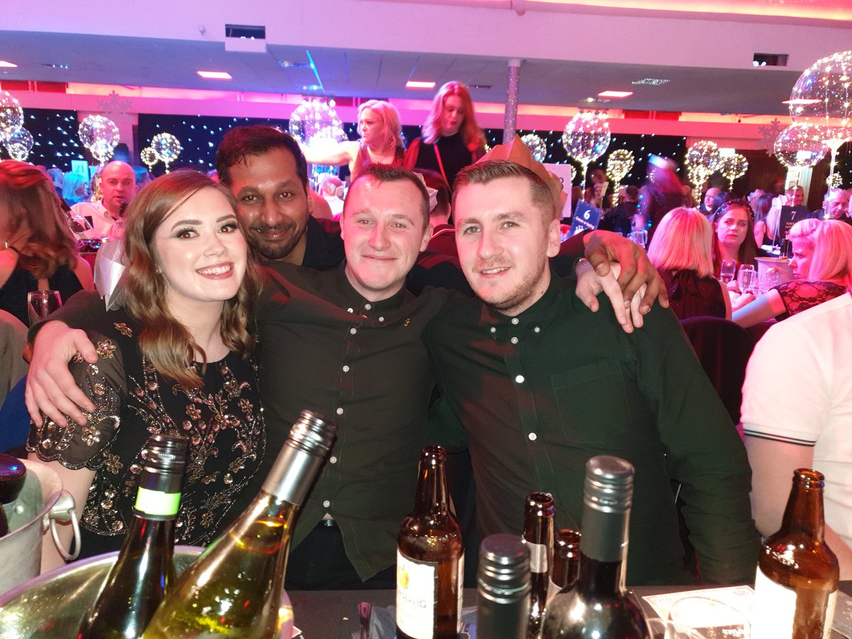 AdamsonRoss's tweet photo. Ant and Dec #cornxmas #plusextras https://t.co/ZE5nT1frO4