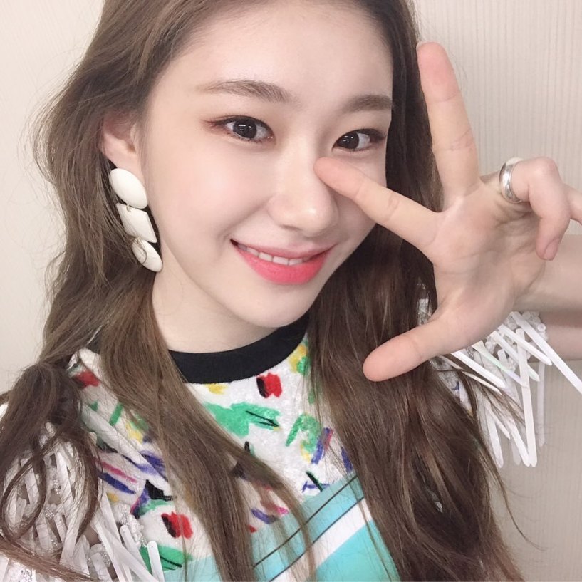 ItzyncO's tweet photo. · 凍., * 𝐀𝐋𝐋 𝐈𝐍 𝐔𝐒 ! ☁️

         › 2O19/12/20 ‹
         #4MASJINGLE
La nueva canción de las niñas de @4minutetwt se ha convertido en una de mis favoritas en esta época navideña, no paro de escucharla! ¡Se las súper recomiendo!
-Dayring. https://t.co/O3fHogjUql