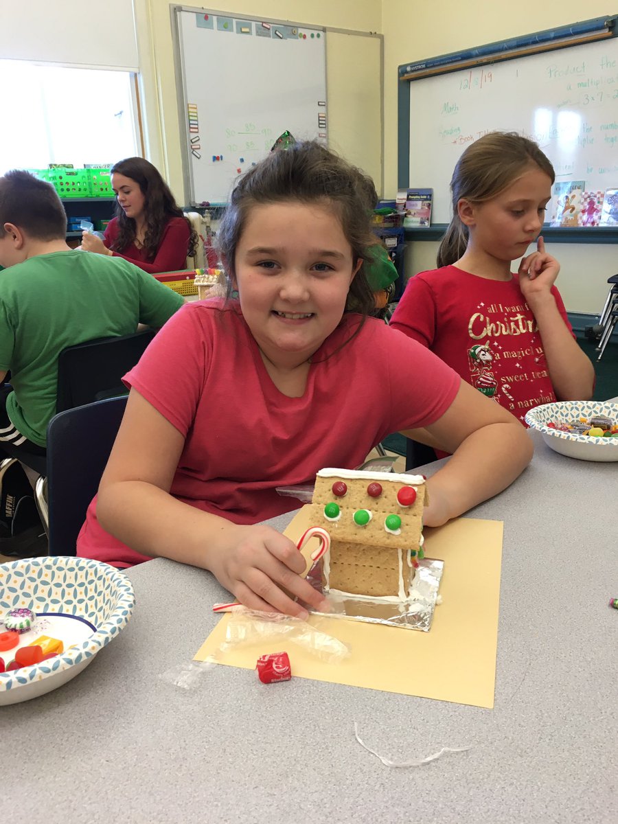 MrsShepherd4's tweet photo. Getting into the holiday spirit in third grade! #sunapeecentral https://t.co/UuRIf5JGFZ