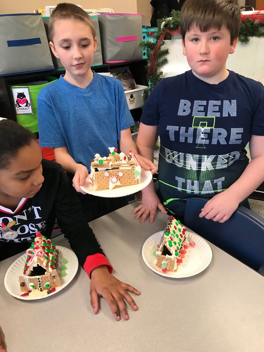 LauraKaczmare10's tweet photo. “Gingerbread” houses under construction and final products! So many smiles!! 😊. #BMSpride https://t.co/A95jdZGavV