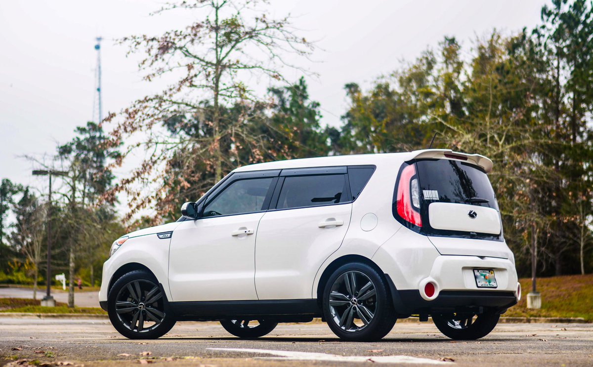 DrummerHank's tweet photo. Powder coated some @Kia wheels, and now really diggin' the contrast against the #ClearWhite #Soul. @Werner_KIA https://t.co/dGOQoUgNLB