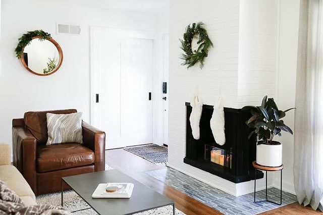 ashleyrespecki's tweet photo. Officially on “Christmas break!” Feeling like I’m back in school but instead of plans to see family and old friends back in my hometown, I’ll be rocking comfy clothes and chugging hot chocolate in this cozy little home with my two favorites—looking at yo… https://t.co/gsIEBQxEHZ https://t.co/YcH1wWxID3