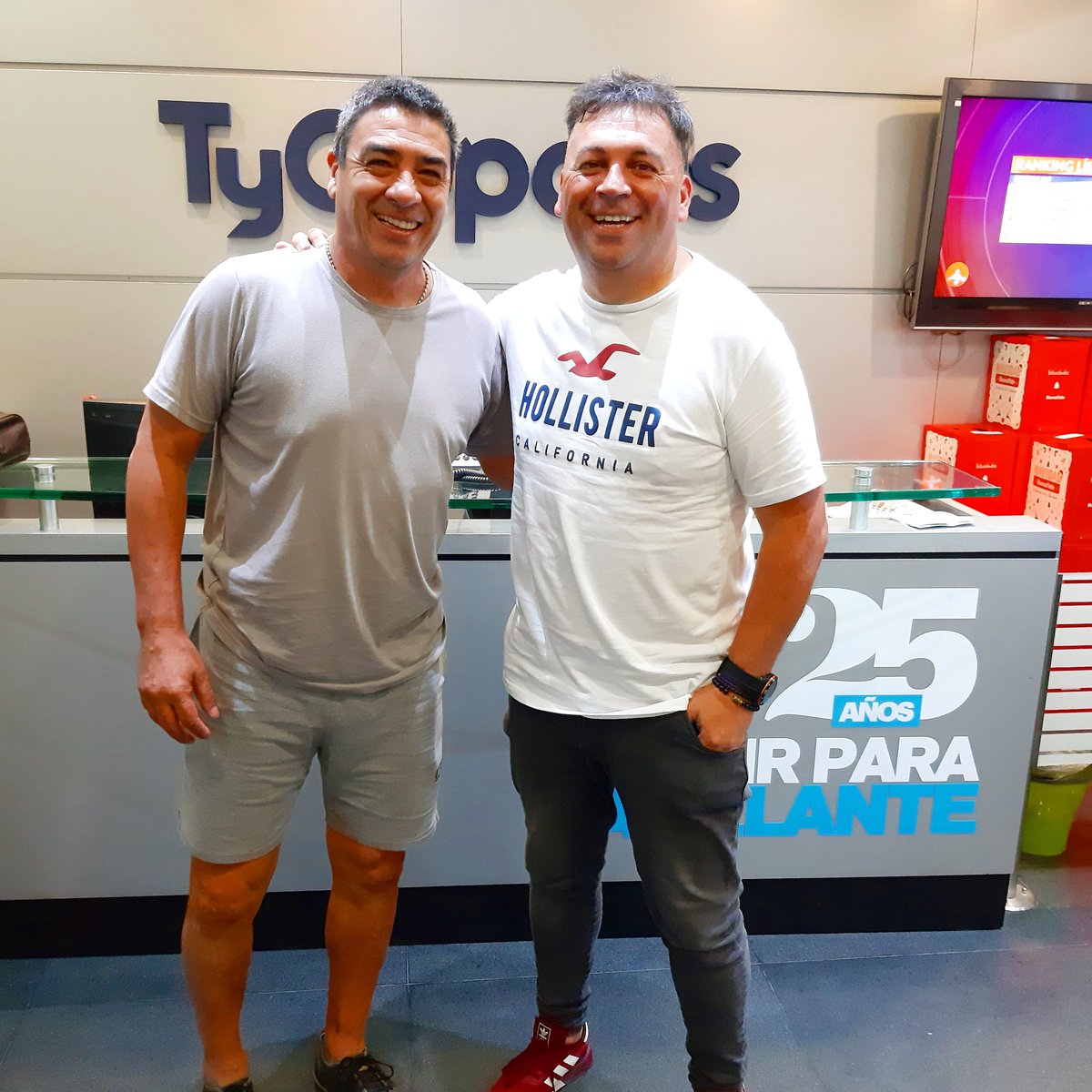 Una visita de lujo!! El Gran <a href="/pepebasualdoOK/">Pepe Basualdo</a> Un multicampeón!!!! Un Crack dentro y fuera de la cancha!!! 😊⚽️⚽️⚽️