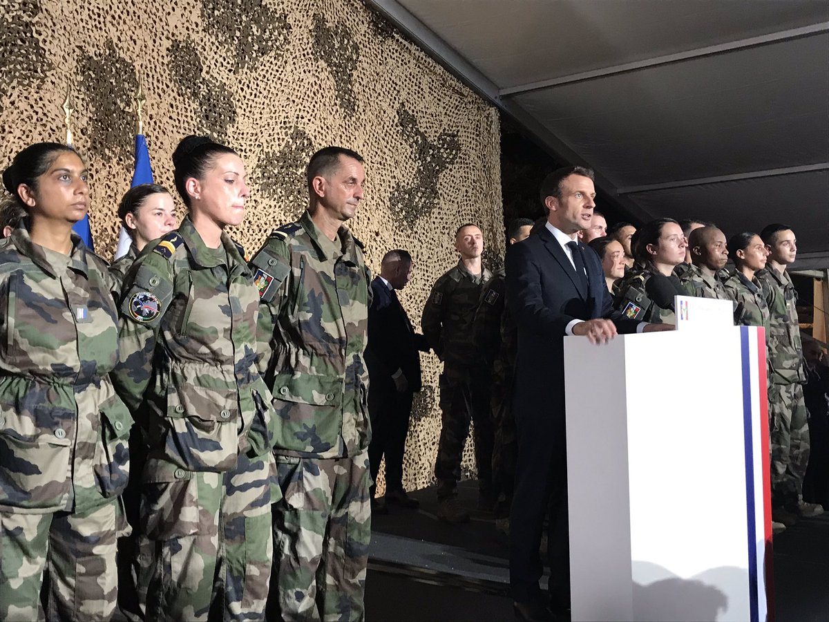 PelletJeremie's tweet photo. Dîner de Noël d’@EmmanuelMacron avec les FFCI à #Abidjan : l’action de la France dans la région s’appuie sur le triptyque Défense-Diplomatie-Développement 🇨🇮🇫🇷 https://t.co/Ts0yCfzM6E