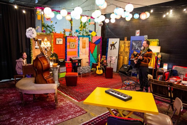 "Bringing together music makers from different backgrounds has been at the heart of Orbital Music Park since it launched in 2018 ... They’ve since grown to more than 200 members." <a href="/myVPM/">VPM</a> feature story on <a href="/omp_rva/">Orbital Music Park</a> in #RVA. Come play! 

vpm.org/news/articles/…