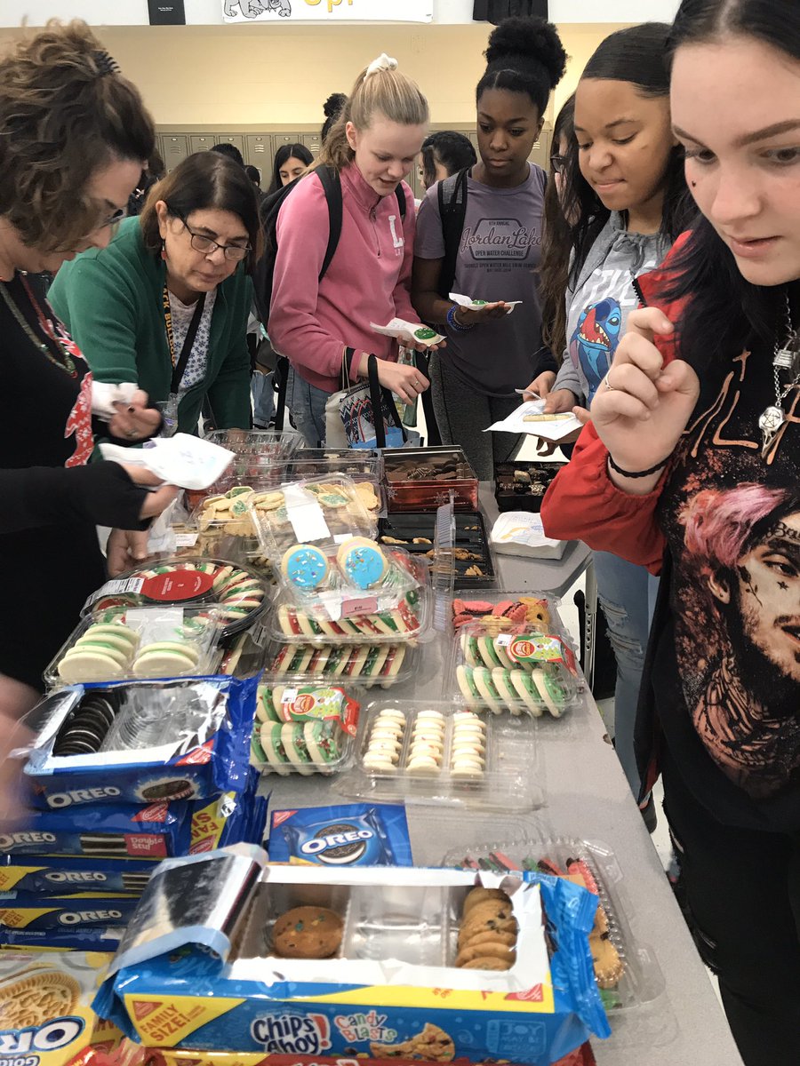 Simplykimclark's tweet photo. Thank you to all the Falcon and Eagle families who donated cookies to make our cookie exchange a success! You made this possible and we thank you. Please have a wonderful and safe break Bulldogs 🍪 @ALSBulldogs https://t.co/a3wUDL7WkK