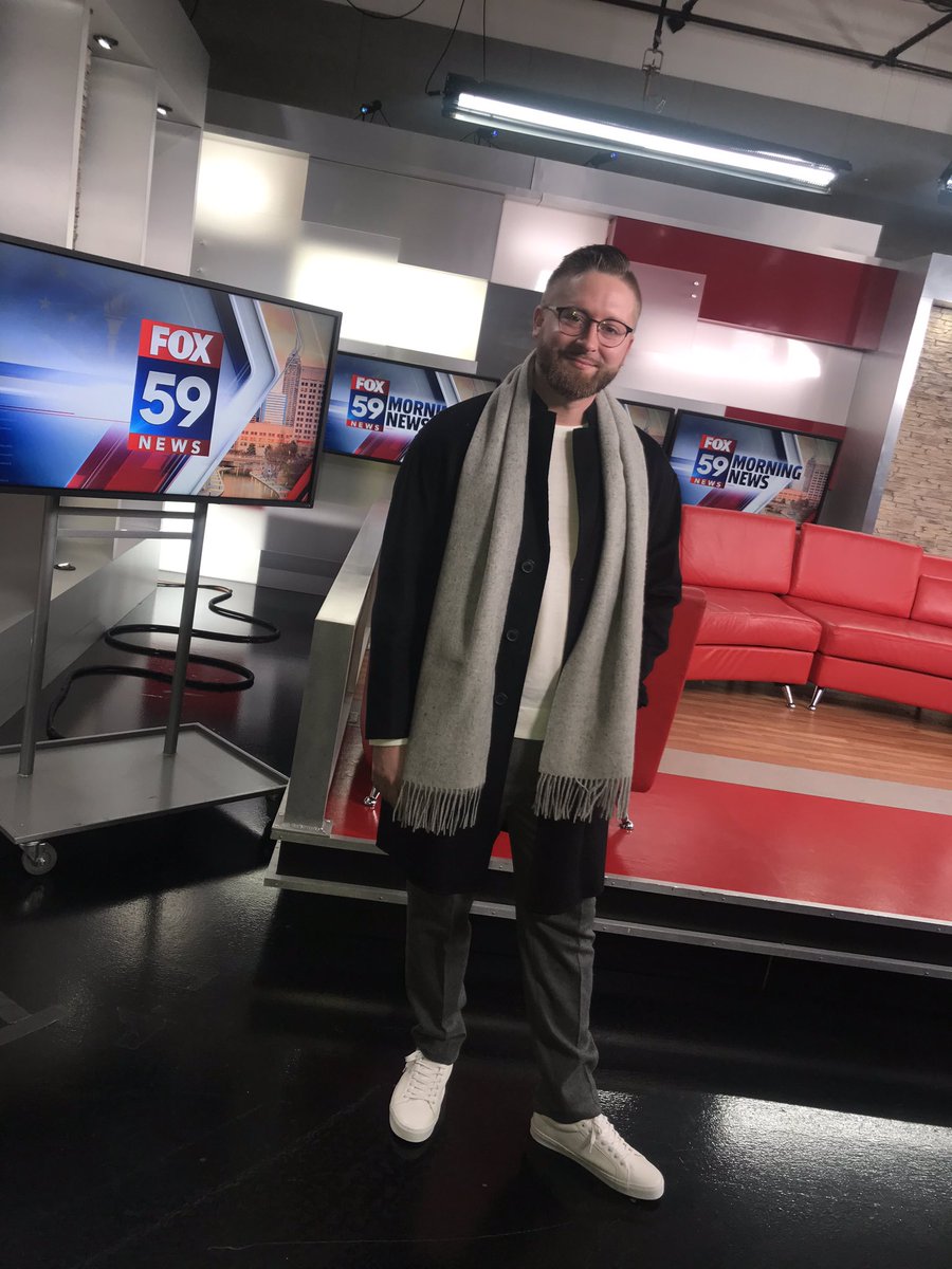 ashleystylz's tweet photo. New Years Eve Looks 🥳@BananaRepublic @iJustDowell @FOX59 https://t.co/iwcHkXoLE0