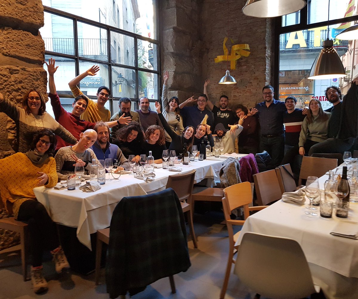 cookingirona's tweet photo. Qui diu que els autònoms no celebren dinar de Nadal? Aquí els cookings en ple! Perquè val més acompanyat que sol ;) #somcooking #coworking #cooperativa #Girona #nadal2019 https://t.co/JVWmkeOfDW