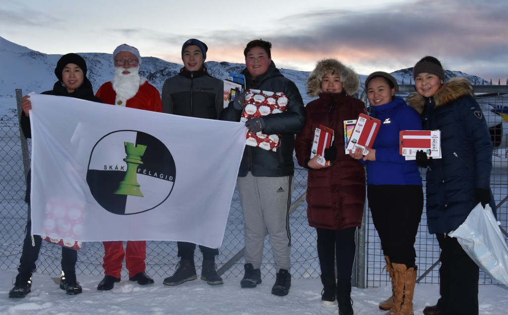 Stekkjarstaur í Kulusuk: Færði öllum börnum í næsta nágrannaþorpi Íslands gjafir hrokurinn.is/stekkjarstaur-…