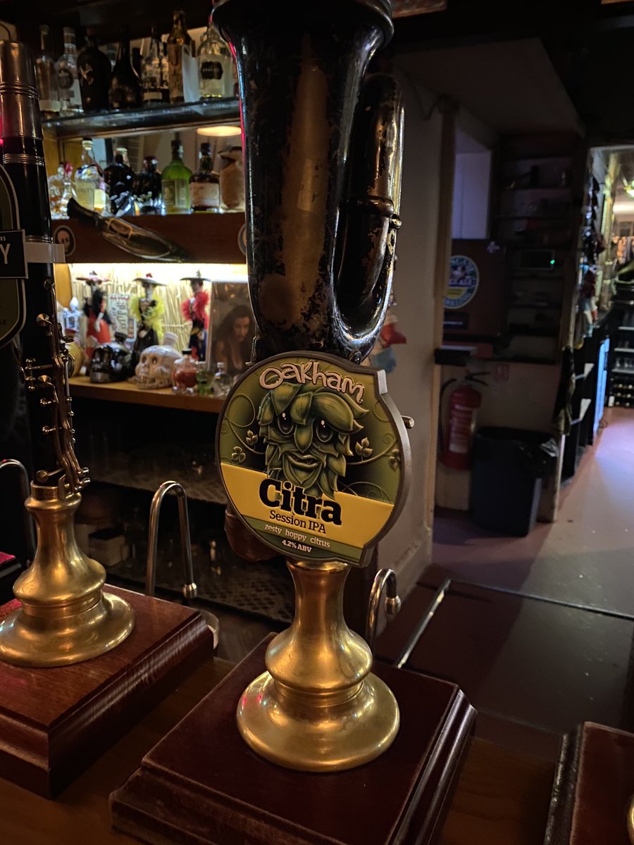 Juta_tw's tweet photo. Sooo many Oakham beers tonight in Cambridge! @OakhamAles 

Citra on (as always) @geldart_pub with the amazing pump! 🎺 
#OakhamTour #FridayFeeling https://t.co/SORwERMC8V